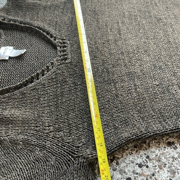 Chico's women’s size 1 (M) brown crochet sweater with sleeve and v-neck detail - Picture 10 of 11